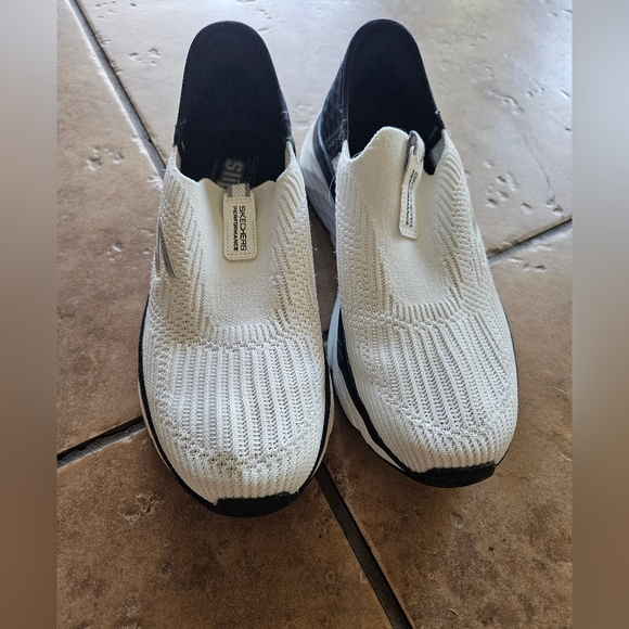 Skechers Performance Slip Ins with Air Cooled Memory Foam Size 6.5 White and Bl - Picture 2 of 9